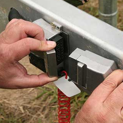 The Benefits of Anderson Plugs for Towing and Camping Enthusiasts