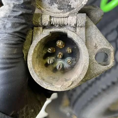 Why Does Trailer Power Cut In and Out While Driving - Corroded terminals