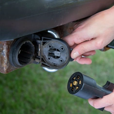 Why Does Trailer Power Cut In and Out While Driving - Trailer connection