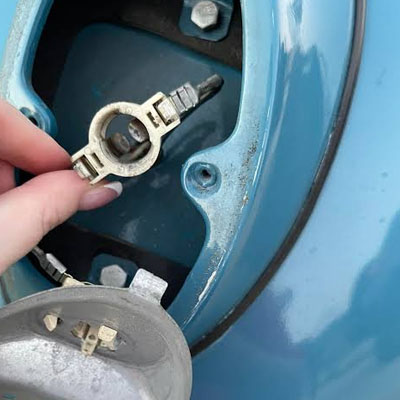 Trailer Lights Flickering While Driving - Loose bulb holder