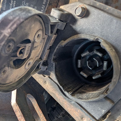 Trailer Lights Flickering While Driving - Loose plug pins